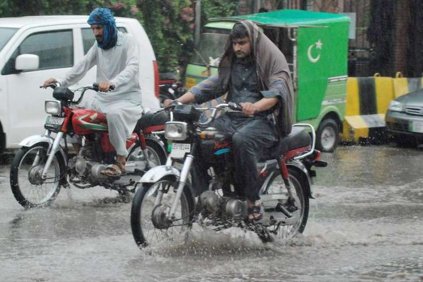 لاہور:صوبائی رارالحکومت میں ہونیوالی موسلا دھار بارش سے ..
