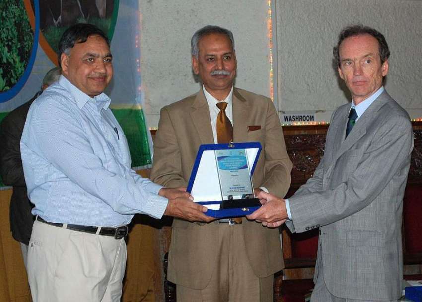 فیصل آباد: ڈاکٹر عابد محمود ڈائریکٹر جنرل ایوب ایگریکلچرل ..