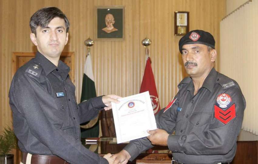 ایبٹ آباد: ضلعی پولیس سربراہ عباس مجید خان مروت اعلیٰ کار ..