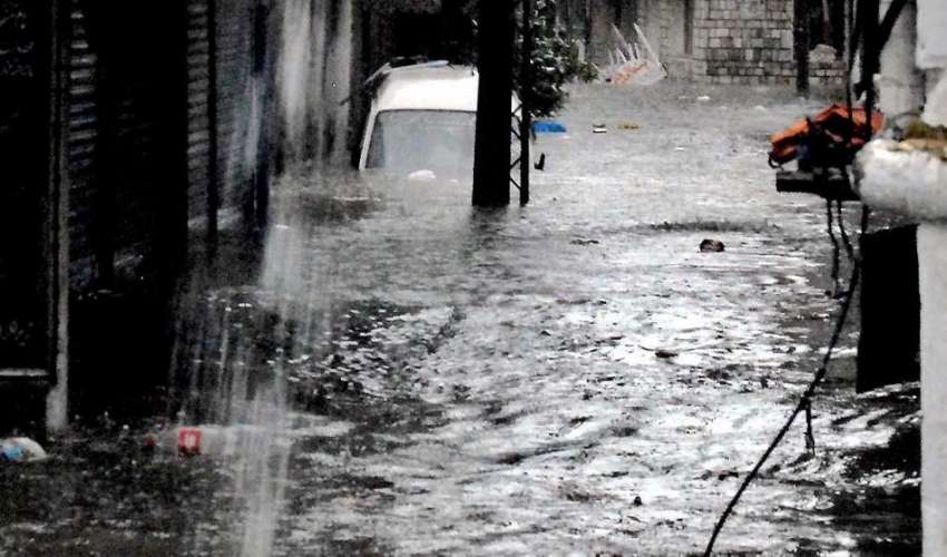 راولپنڈی: شدید بارش کے بعد ڈھوک کھبہ میں جمع ہونیواہے بارش ..