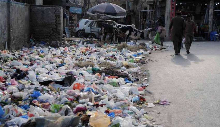 راولپنڈی: سر سید چوک میں پڑے کوڑا کرکٹ سے وبائیں پھیلنے کا ..