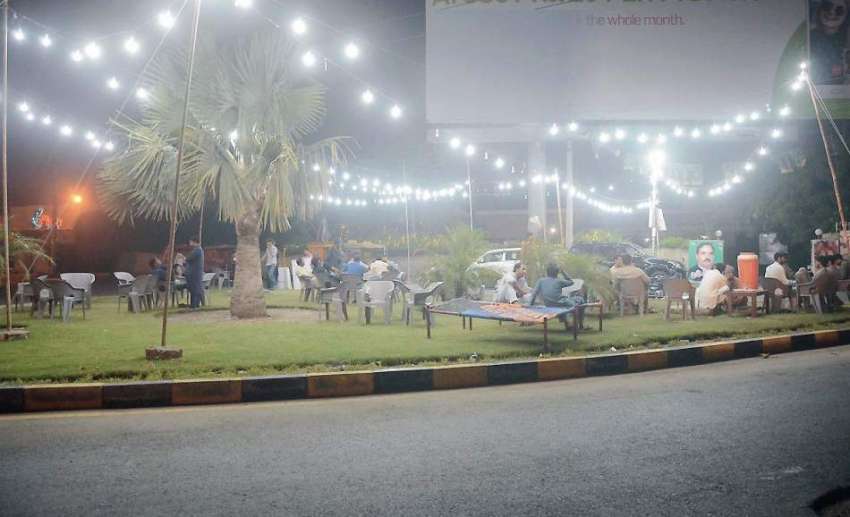 فیصل آباد: کوہ نور چوک میں سرکاری پارک کو انتخابی دفتر کے ..