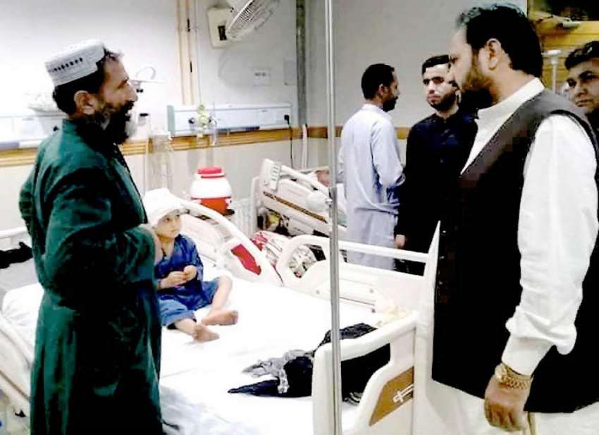کوئٹہ: صوبائی مشیر لائیو سٹاک حاجی میٹھا خان کاکڑ سول ہسپتال ..