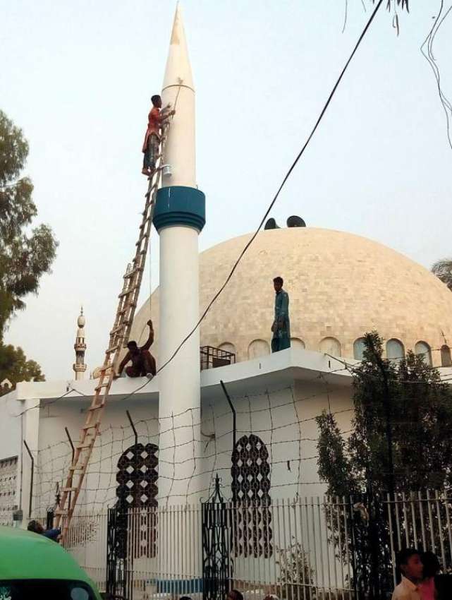 بہاولپور: مزدور قائداعظم میڈیکل کالج میں مسجد کی تعمیر نوع ..