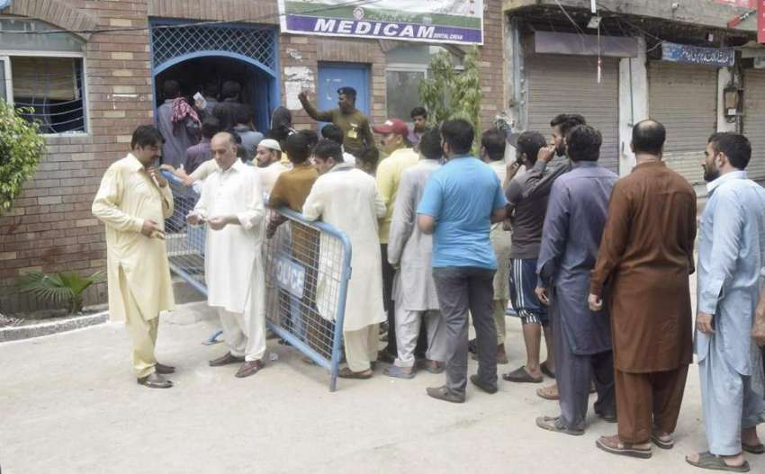 لاہور: عام انتخابات 2018  شالیمار کے علاقہ میں ووٹرز پولنگ ..