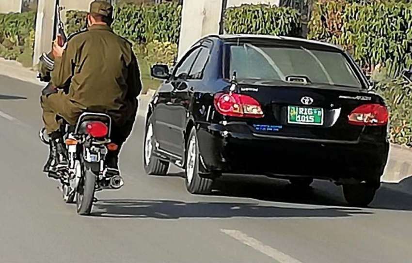 راولپنڈی: سی پی او کے اسکواڈ پولیس ملازمین بغیر نمبر پلیٹ ..