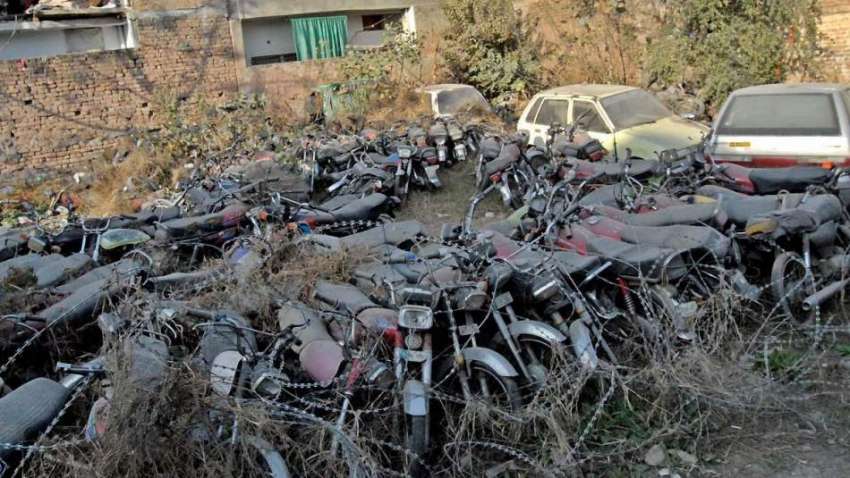 راولپنڈی: تھانہ صادق آباد میں بند مختلف مقدمات کی گاڑیاں ..