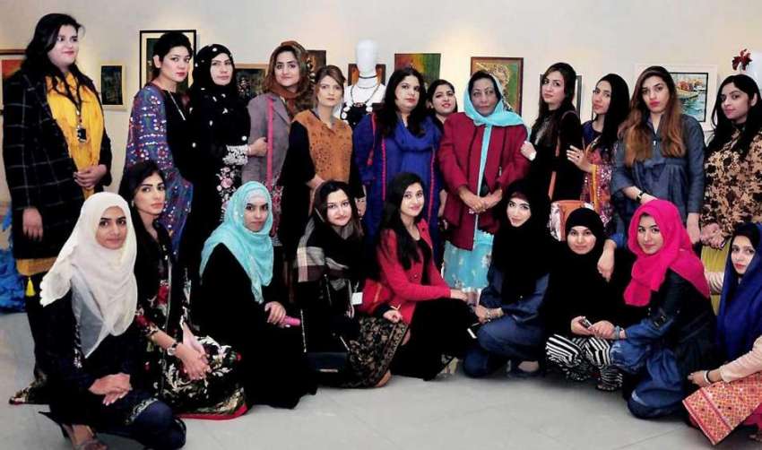 راولپنڈی: آرٹس کونسل میں فیشن ڈیزائننگ اور مصوری کلاسز کے ..
