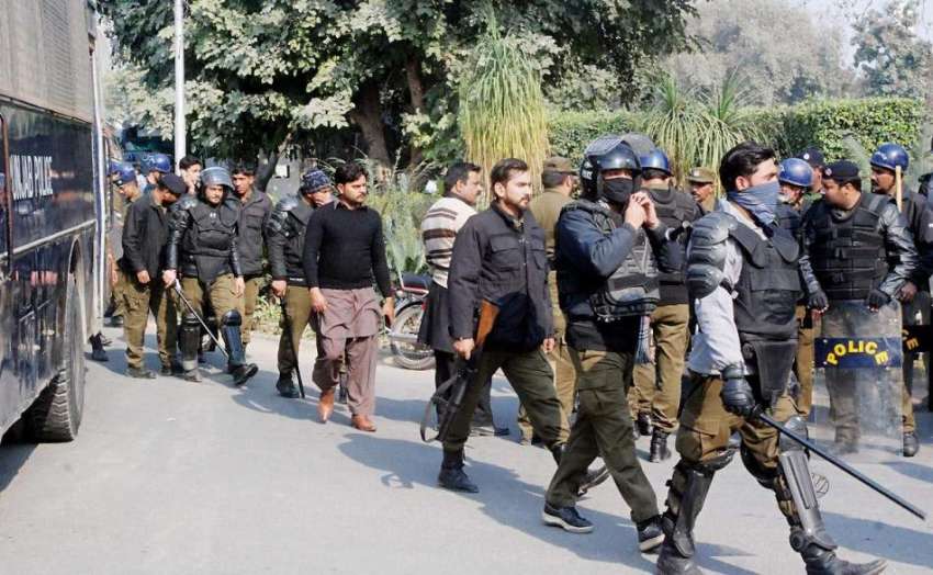 لاہور: پولیس کی بھاری نفری پنجاب یونیورسٹی میں طلباء تنظیموں ..