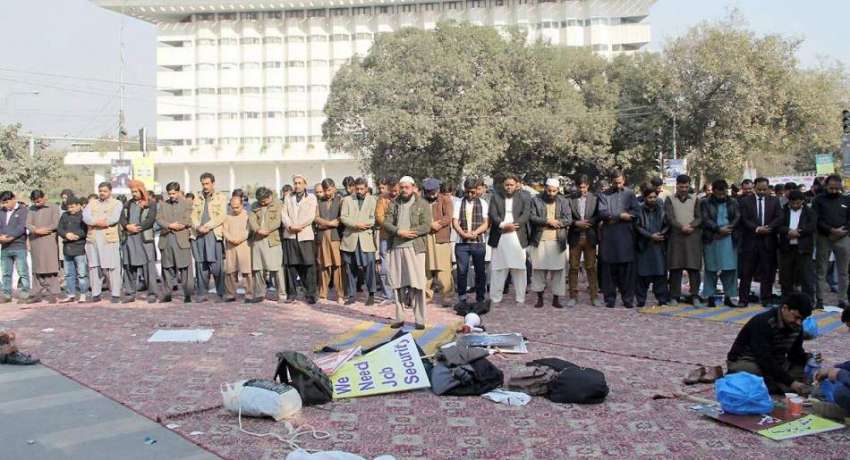 لاہور: سکول ہیلتھ نیوٹریشن سپروائزر کے مال روڈ پر جاری احتجاج ..