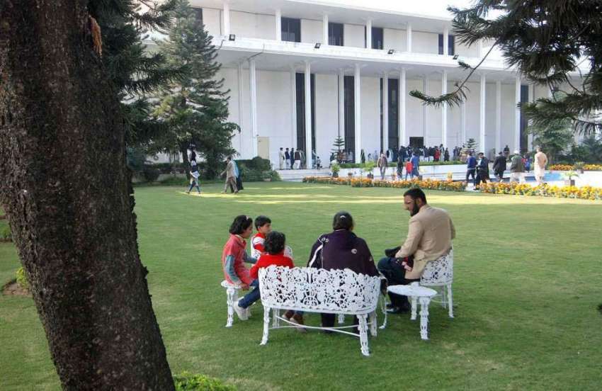 اسلام آباد: ایوان صدر عوام کے لیے کھولے جانے کے بعدشہریوں ..