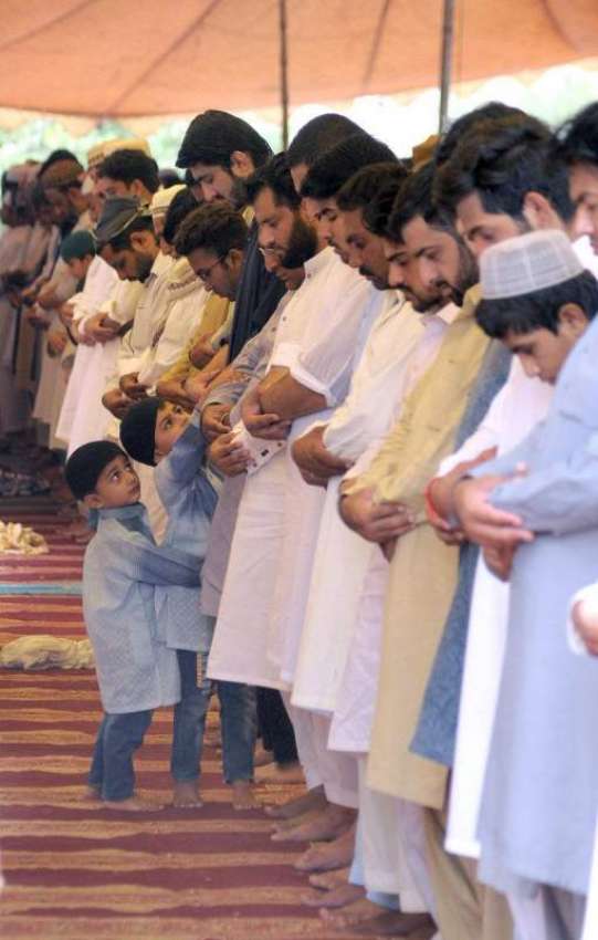 ملتان: عید گاہ مسجد میں ماہ رمضان کے چوتھے جمعةالمبارک کی ..