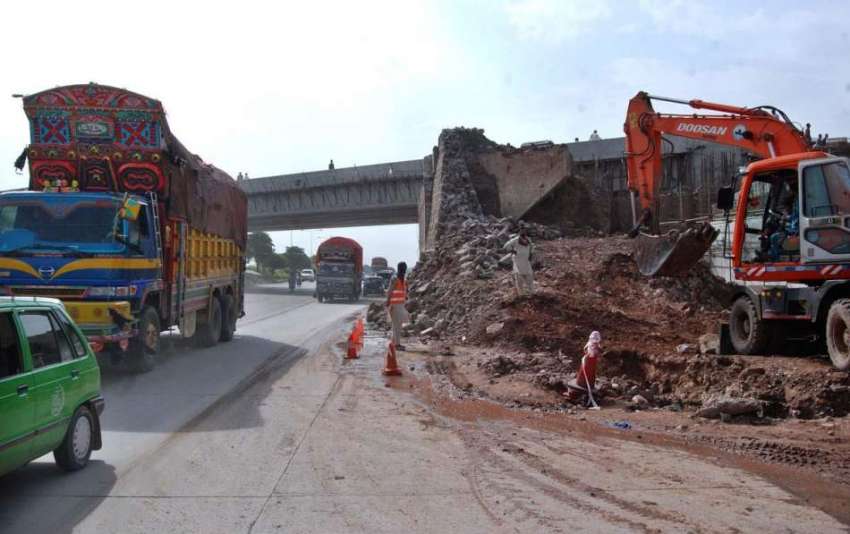اسلام آباد: کھنہ پل انٹر چینج کے قریب پرانے پل کو قرین کے ..