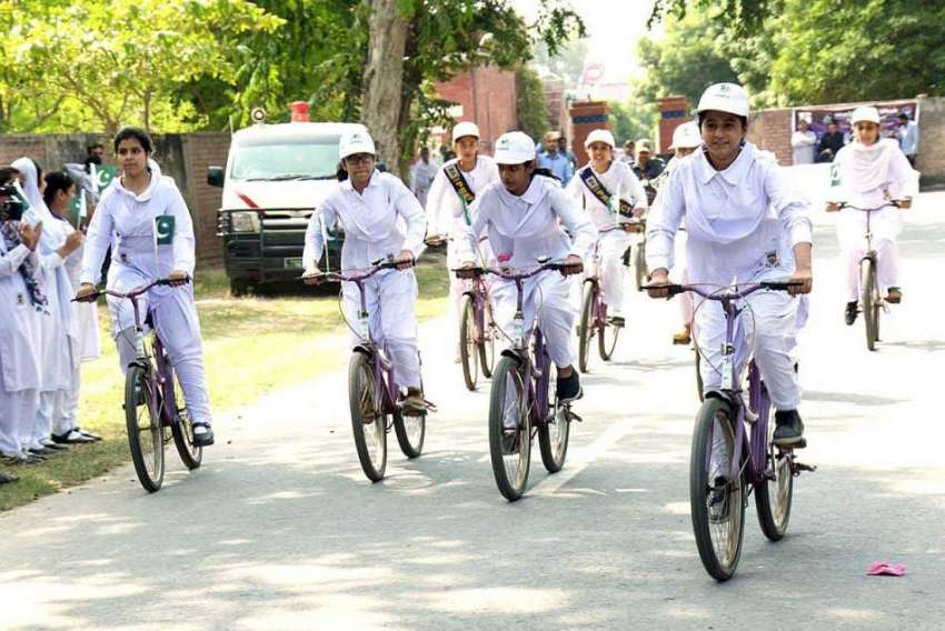 فیصل آباد: ایگریکلچر یونیورسٹی فیصل آباد کی طالبات سائیکل ..