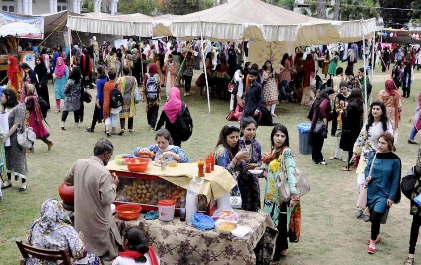 راولپنڈی: فاطمہ جناح ویمن یونیورسٹی میں منعقدہ خواتین انٹر ..