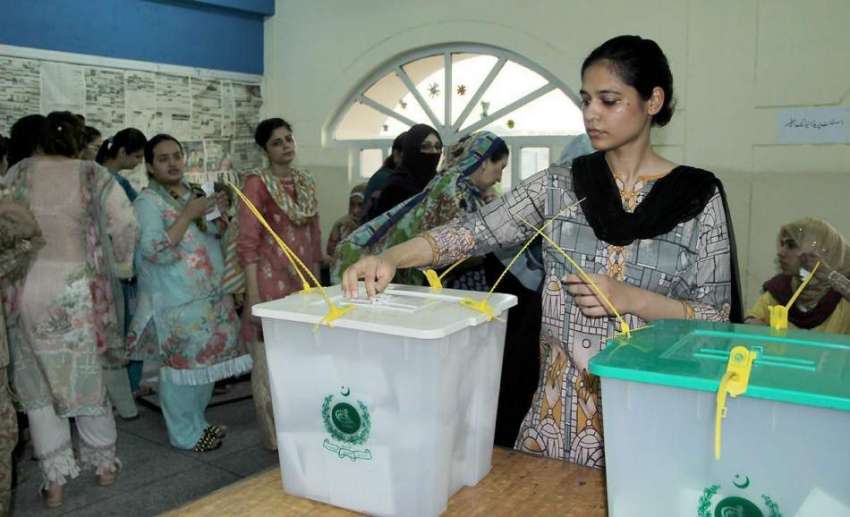 لاہور: عام انتخابات 2018  عام انتخابات کے موقع پر ڈیفنس میں ..