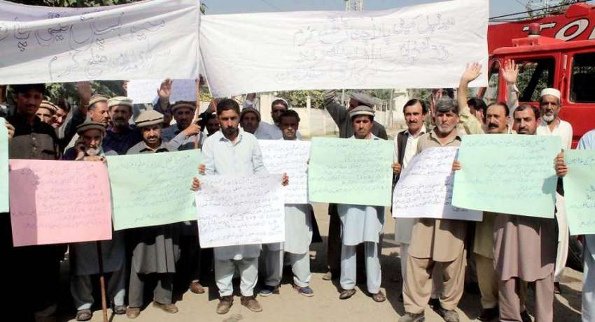 پشاور: میونسپل کمیٹی پارا چنار کے ضلع کرم کے ملازمین اپنے ..