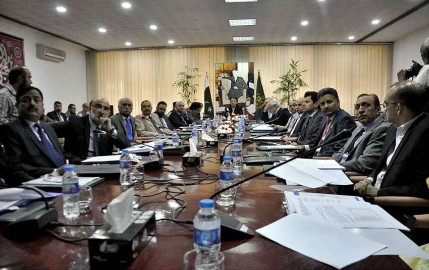 اسلام آباد: وفاقی وزیر خزانہ اسد عمر اعلیٰ سطحی اجلاس کی ..