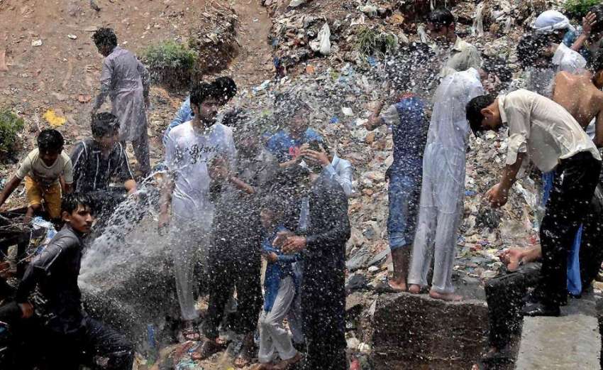 راولپنڈی: انتطامیہ کی نا اہلی، چکلالہ کے علاقہ مں ی پانی ..