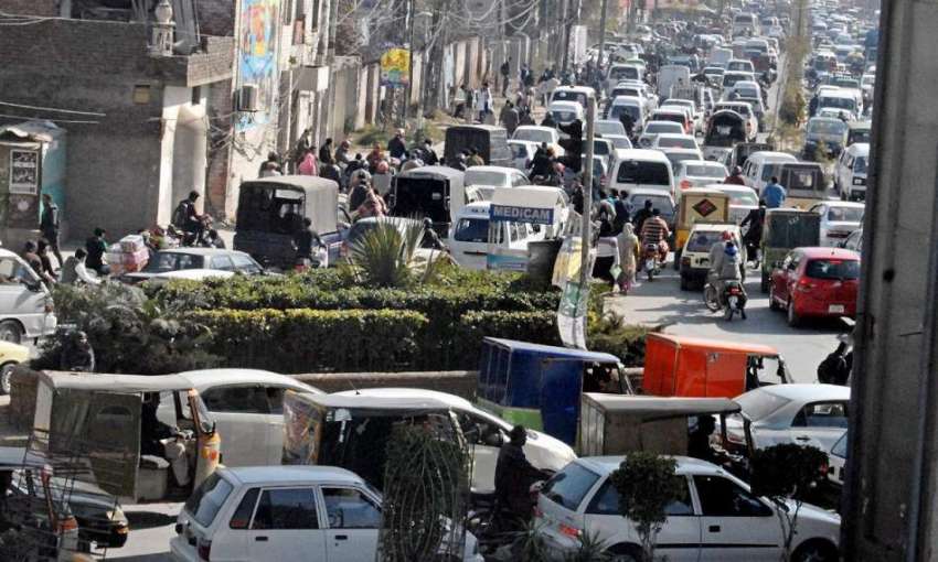 راولپنڈی: ٹریفک پولیس کی نااہلی، مریڑ چوک میں شدید ٹریفک ..