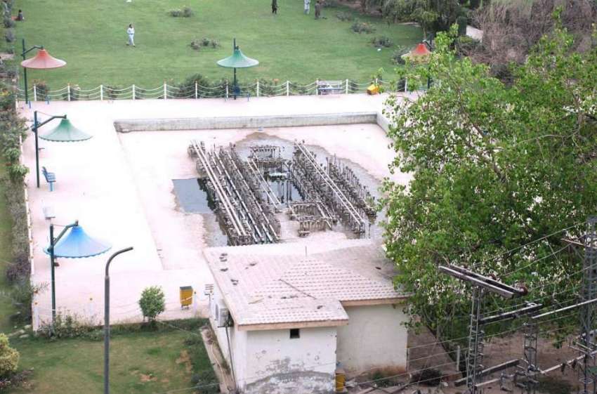 پشاور: جناح پارک میں ٹوٹے ہوئے فوارے کا منظر متعلقہ ادارے ..