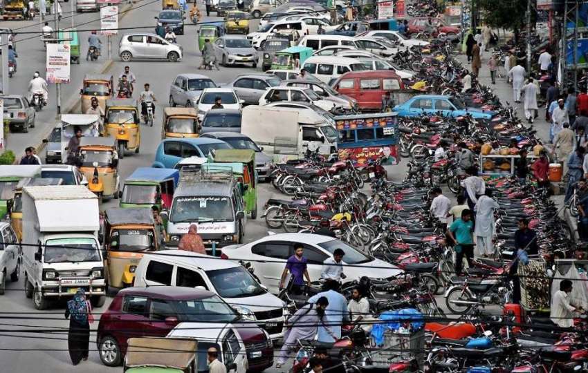 راولپنڈی: سکستھ روڈ نو پارکنگ پر کھڑی گاریاں اور موٹر سائیکل ..