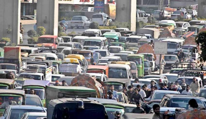 راولپنڈی: زیر نظر تصیور مری روڈ کی ہے جہاں ٹریفک جام رہنا ..