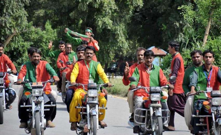 اسلام آباد: لاڑکانہ سے پاکستان تحریک انصاف کے کارکنان کی ..