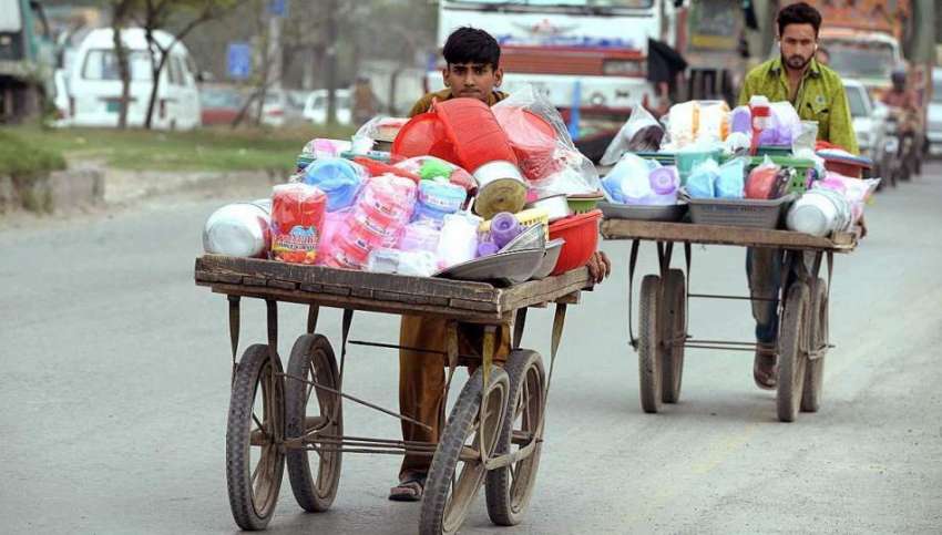 راولپنڈی:ریڑھی بان پھیری لگا کر کھریلو استعمال کی اشیاء ..
