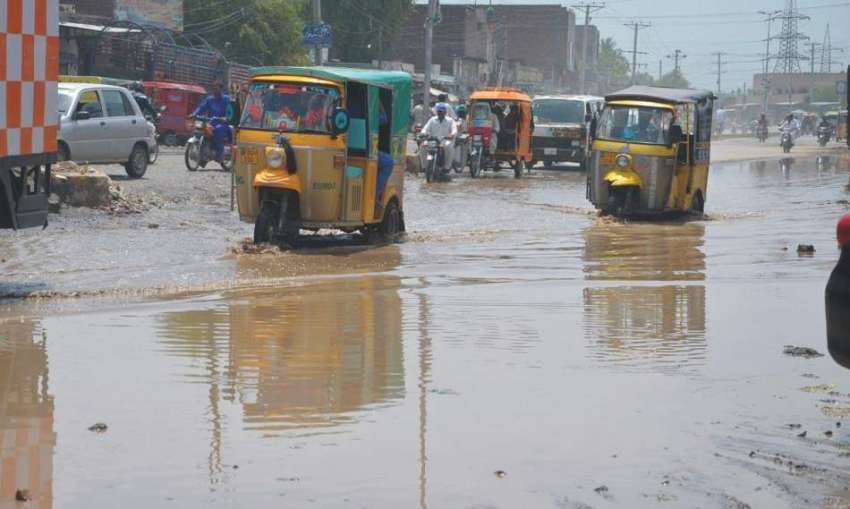 فیصل آباد: جڑانوالہ روڈ پر پری مون سون کی بارش کے پانی سے ..