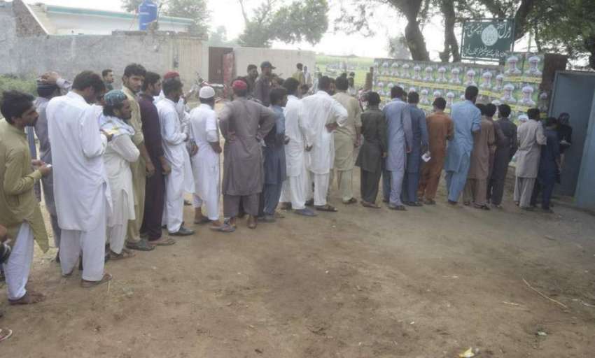 لاہور: عام انتخابات 2018  حلقہ این اے128کے نواحی گاؤں میں ووٹرز ..