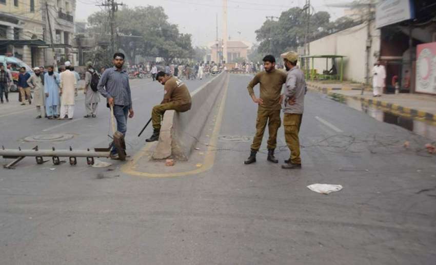 لاہور: مذہبی جماعت کے احتجاج کے باعث مال روڈ کی طرف جانیوالے ..
