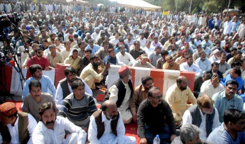 اسلام آباد: یوٹیلٹی سٹور کے ملازمین تیسرے روز ڈی چوک میں ..