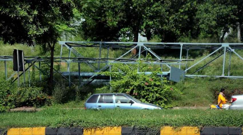 اسلام آباد: سگنل فری ایکسپریس وے کنارے اتارے جانیوالے کراسنگ ..