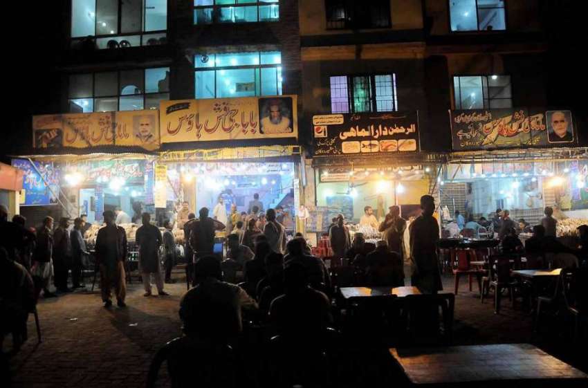 راولپنڈی: کمیٹی چوک مچھلی کی دکانوں والوں کی طرف سے میٹرو ..