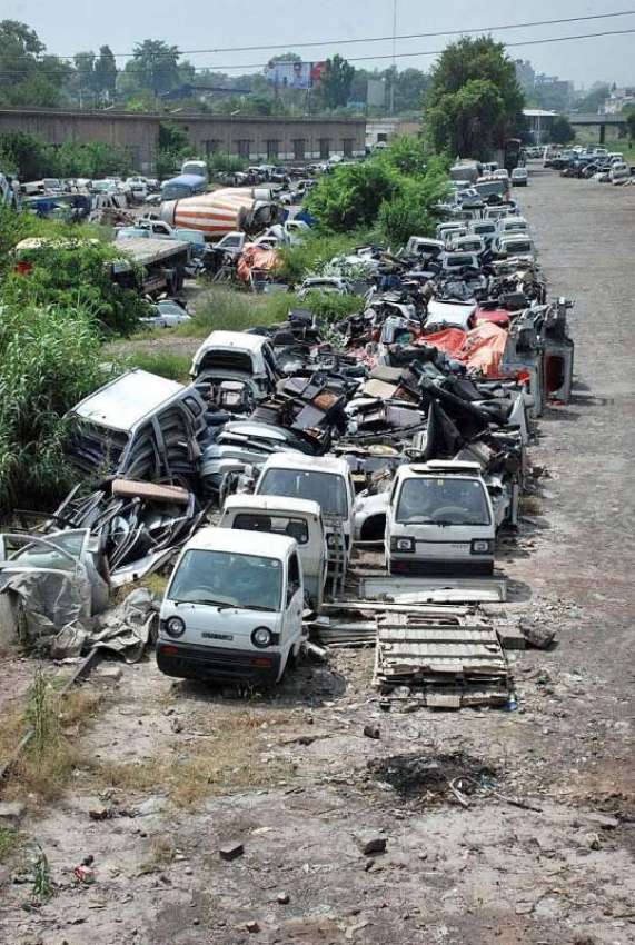 پشاور: ڈرائی پورٹ پر گاڑیاں کھڑی کھڑی تباہ ہو رہی ہیں انتظامیہ ..