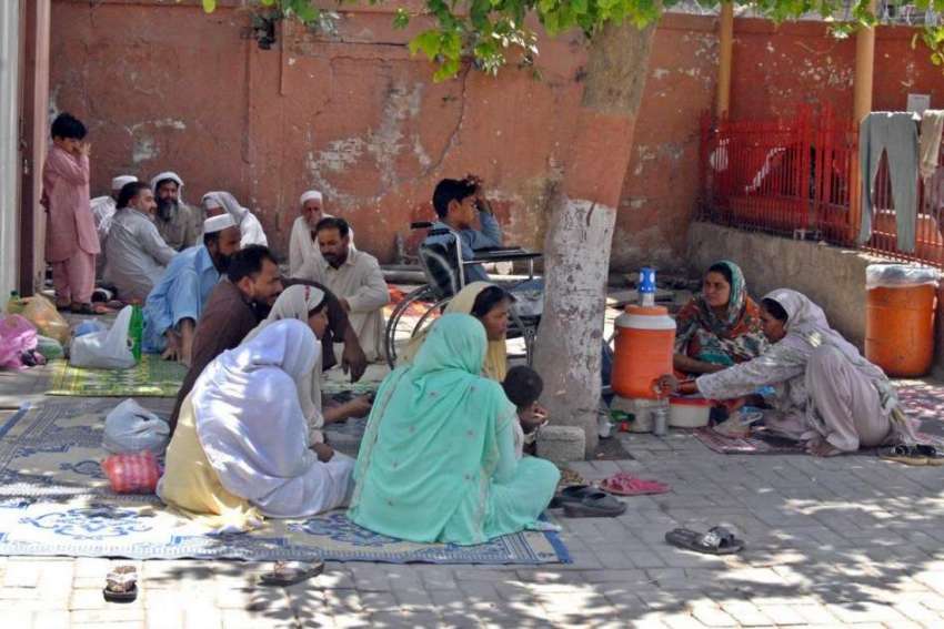 راولپنڈی: ڈی ایچ کیو ہسپتال میں مناسب سہولیات نہ ہونے کے ..