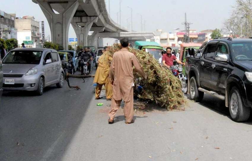 راولپنڈی: شہر سے کچرا اٹھانے والی کمپنی البراق کی گاڑی سے ..