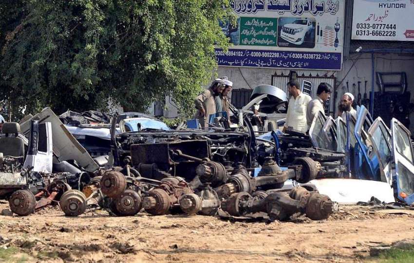 راولپنڈی: ایک دکاندار نے گاڑیوں کے مختلف پرانے پارٹس فروخت ..