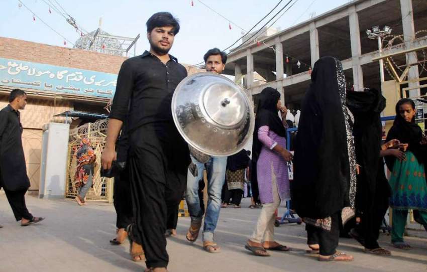 حیدر آباد: محرم الحرام کی مناسبت سے عزاء دار قدم گاہ پر خریداری ..