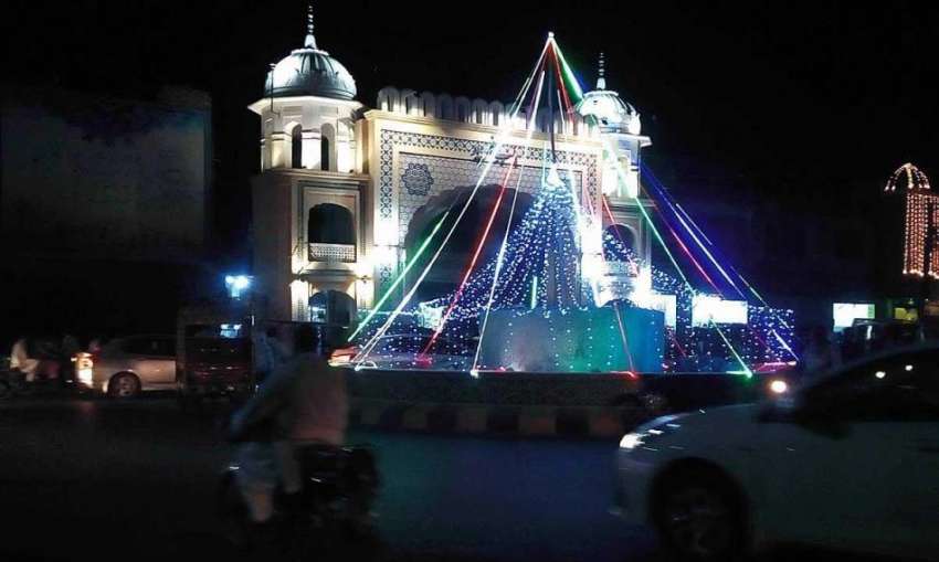 بہاولپور: عیدالفطر کی آمد کے موقع پر تاریخی فرید گیٹ کو خوبصورت ..
