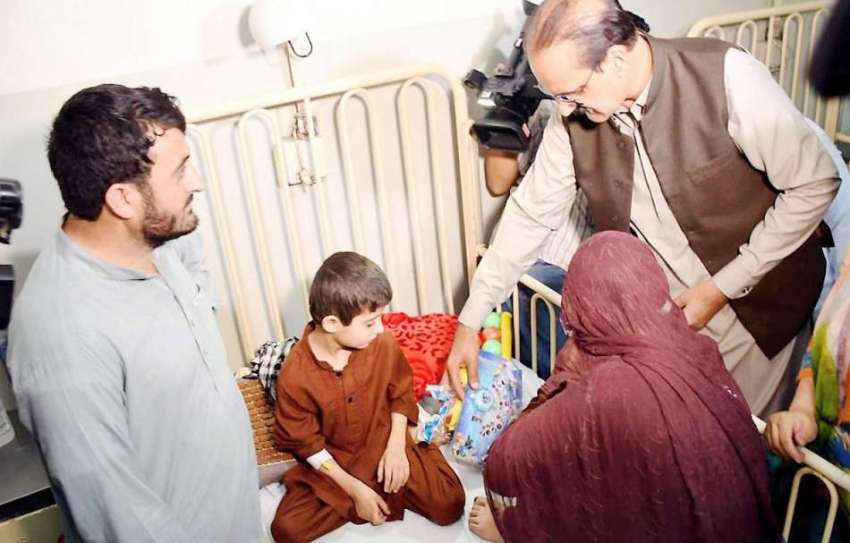 اسلام آباد: وفاقی وزیر صحت عامر محمود کیانی پمز دورہ کے موقع ..