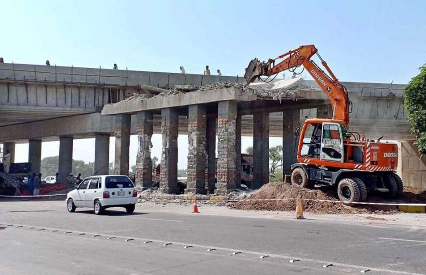 راولپنڈی: پرانے کھنہ پل انٹر چینج کو ہیوی مشینری کے ذریعے ..