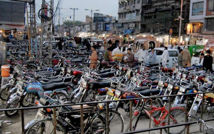 راولپنڈی: انتظامیہ کی نااہلی کے باعث راجہ بازار روڈ پر نو ..