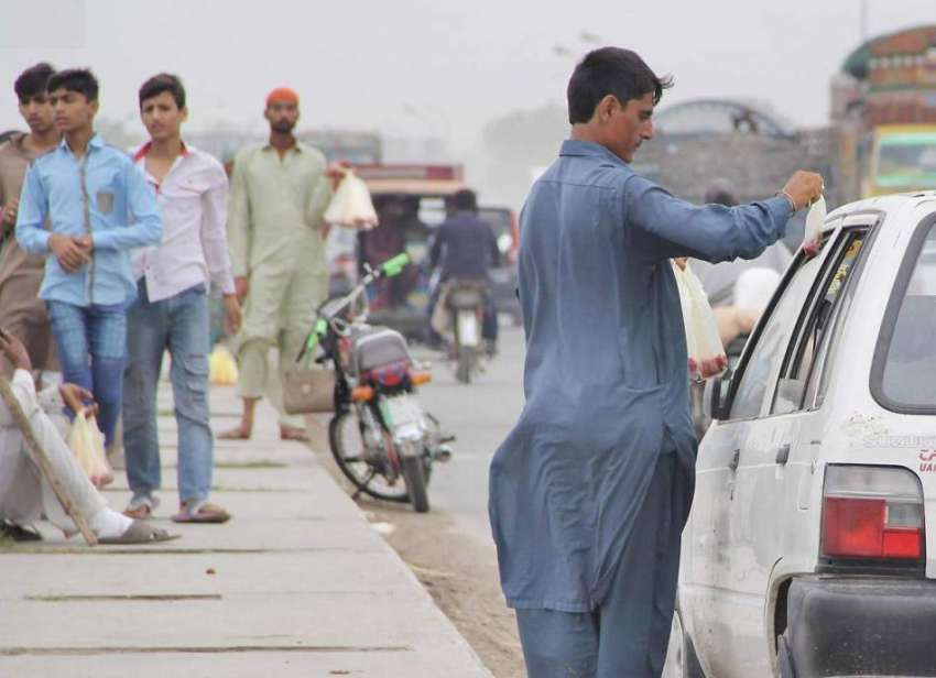 لاہور: ضلعی انتظامیہ کی جانب سے پابندی کے باوجود دیائے راوی ..