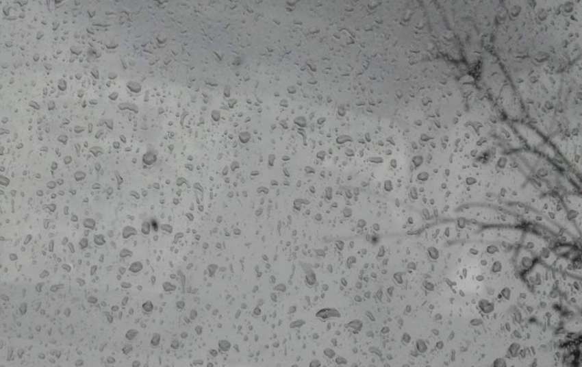 راولپنڈی: دوپہر کو ہونیوالی بارش کا منظر۔