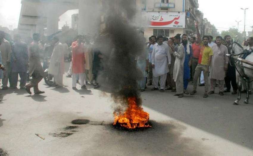 لاہور: بیڈن روڈ کے تاجر ڈکیتی کی وارداتوں کیخلاف لکشمی چوک ..