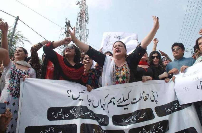 پشاور: خواجہ سراں اپنے حقوق کے لیے احتجاج کر رہے ہیں۔