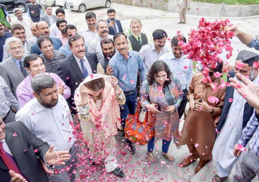 اسلام آباد: وزیر مملکت برائے اطلاعات و نشریات مریم اورنگزیب ..