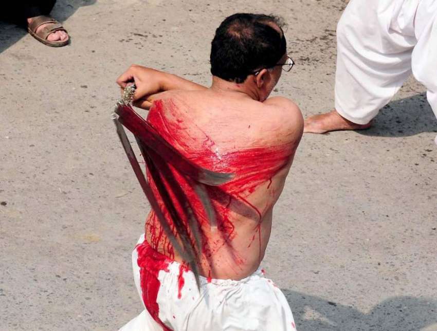 راولپنڈی: ٹرنک بازار میں عاشورہ کے مرکزی جلوس میں عزادار ..